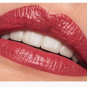 Estee Lauder Revealing Rose moisturizing lipstick